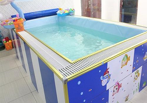 三只青蛙婴儿游泳馆