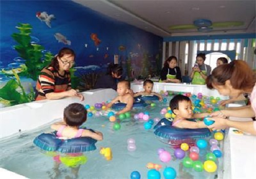 启贝婴儿游泳馆