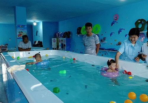 开心小鱼婴儿游泳馆