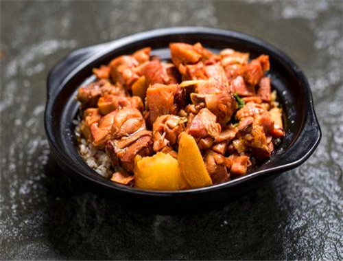 梁山霸王煲黄焖鸡米饭