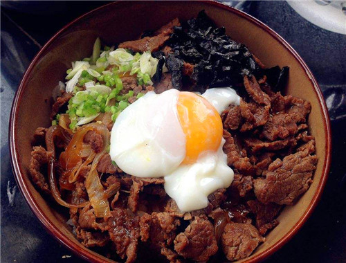 偶拌秘汁牛肉饭