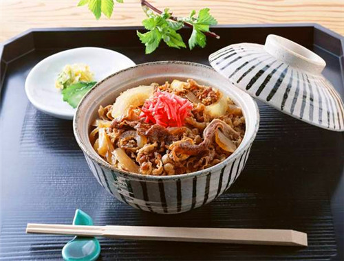 偶拌秘汁牛肉饭