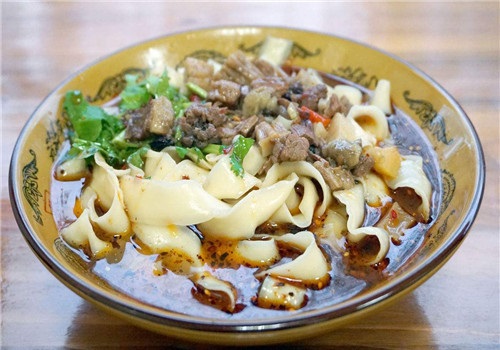 铁蛋鸡汤刀削面