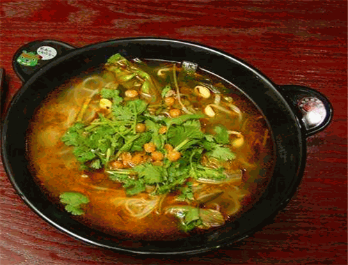 红汤烩酸菜米线