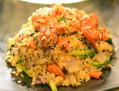 厄加特炸串炒饭