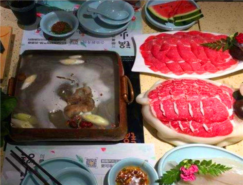锅小色牦牛火锅