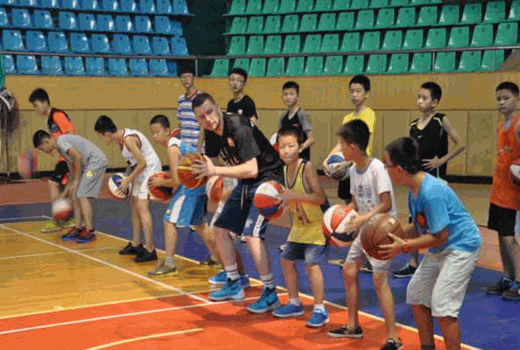 传奇篮球训练营加盟