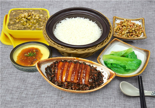 阿姆源瓦锅饭
