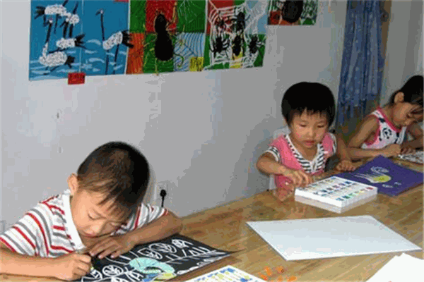 变色龙美术学校