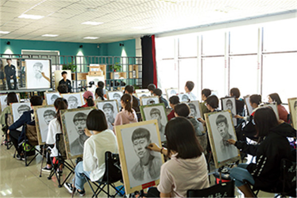 无限行人美术学校