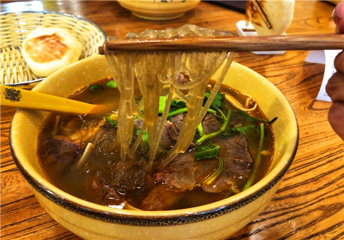 乐山翘脚牛肉汤锅