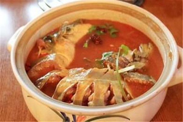 箩萝酸汤鱼火锅