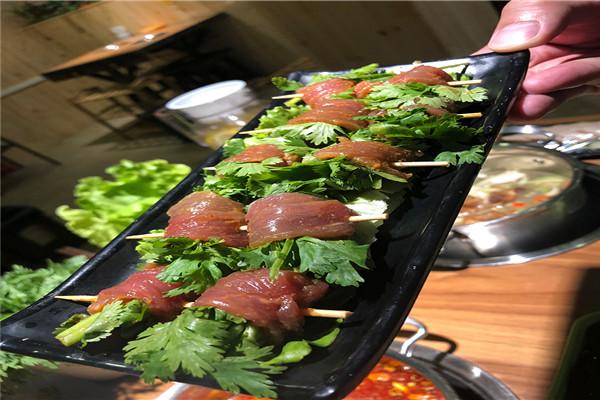围辣串串香小火锅
