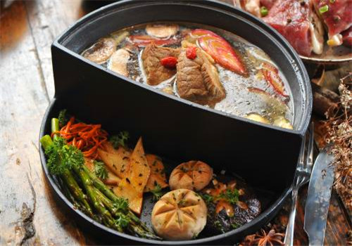 八品道台记锅食汇火锅