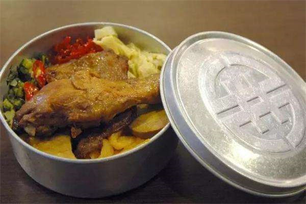 奋起湖铁路便当
