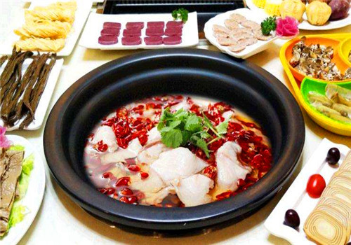偶鱼六味陶轻火锅