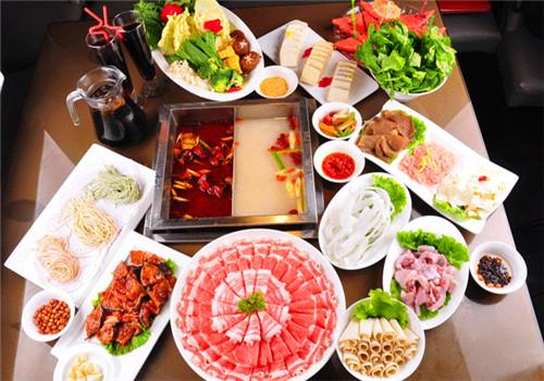 火锅摆在川西坝子