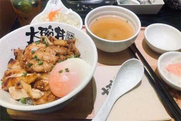 大碗丼烧肉饭