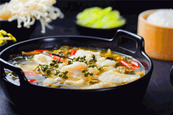 萌小艾酸菜鱼米饭