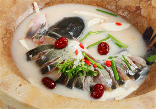 滇大池蒸汽石锅鱼