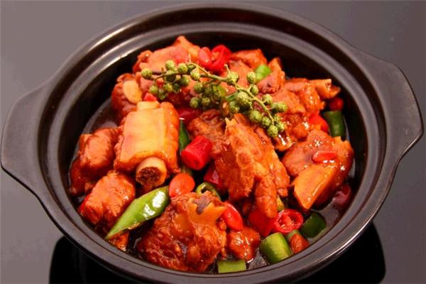杨眀余黄焖鸡米饭