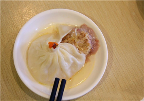 鱼翅蟹黄汤包