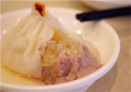 鱼翅蟹黄汤包