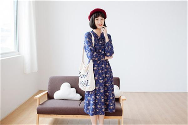 爱依服女装