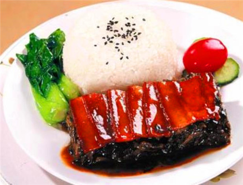 一人罐焖肉饭