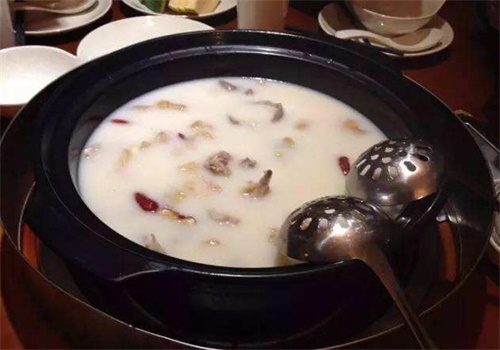 捞神火锅汤物料理