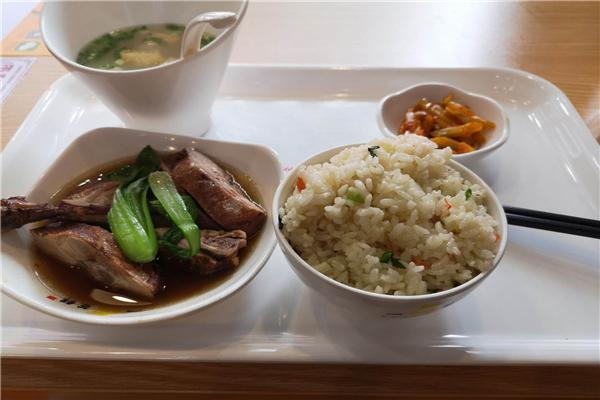 一卤蒸鲜中式快餐