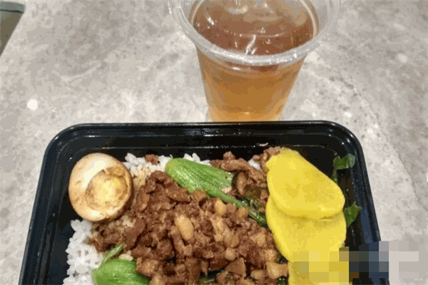赋卤卤肉饭