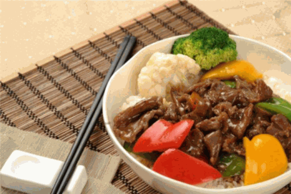 三个大叔黑椒牛肉饭