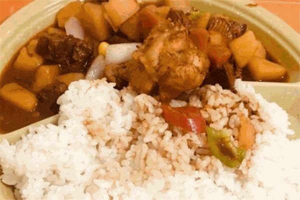 辛小牛焖汁牛肉饭