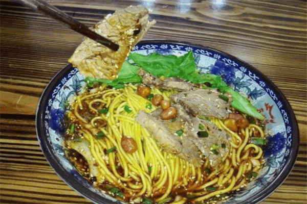 友汇聚重庆小面