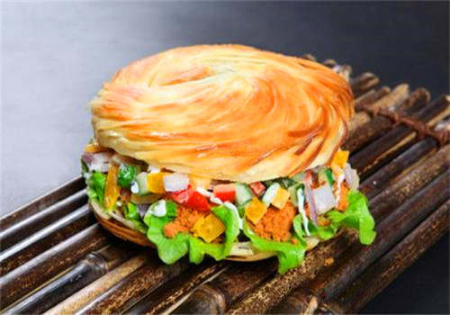 溢层楼脆皮肉夹馍