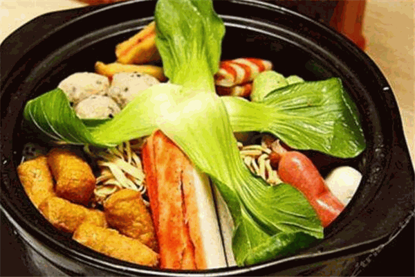 甄萌泥锅麻辣烫
