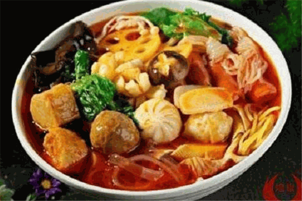 甄萌泥锅麻辣烫