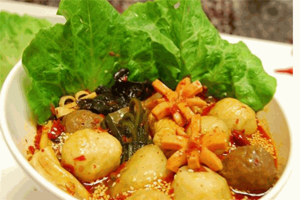 甄萌泥锅麻辣烫
