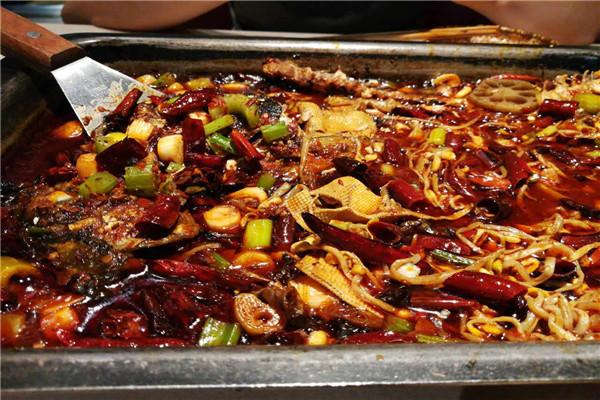 小码头烤鱼香锅加盟