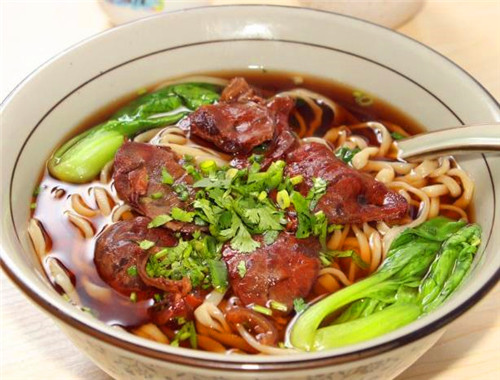 不同板牛肉面