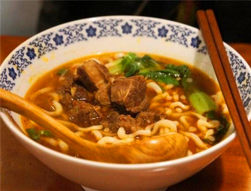 不同板牛肉面