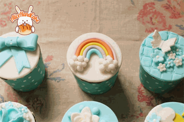 AliceHandCake