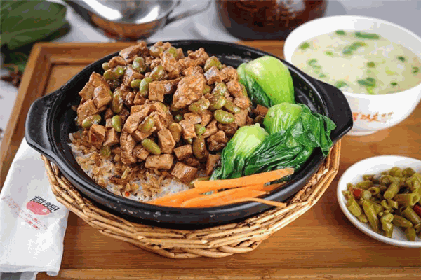味佳香煲仔饭加盟
