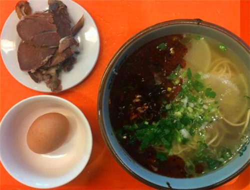 安波尔牛肉面
