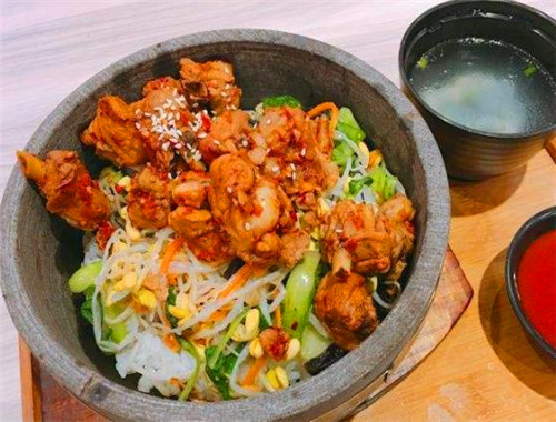 咕噜噜石锅拌饭