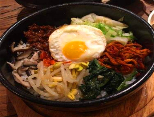 朴式石锅拌饭