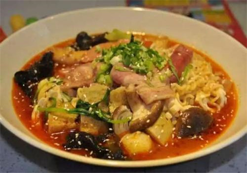 嘣豆人冒菜加盟