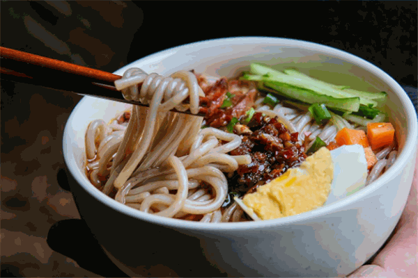 亮成圆黑山羊米粉