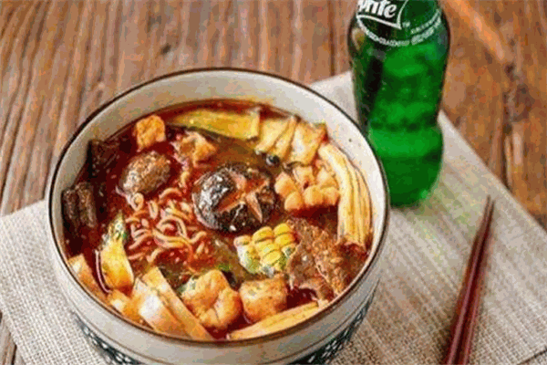 杨小感麻辣烫